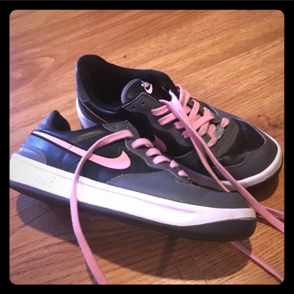 Women’s Nike sweet ace 63 size 8.5 sneakers